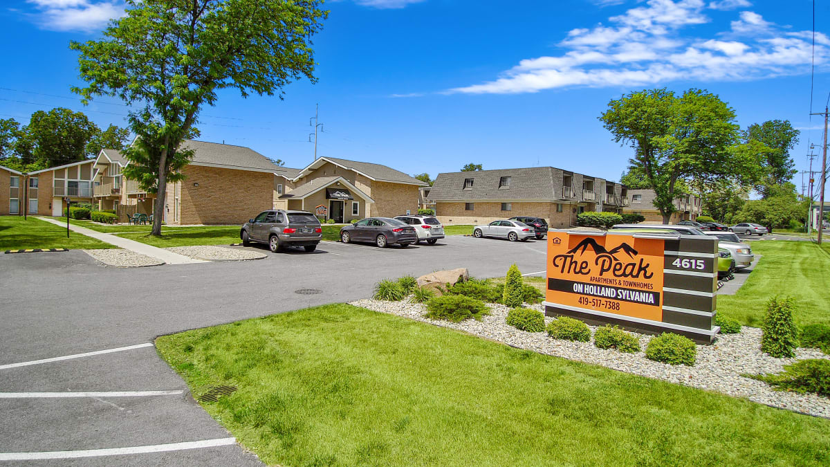 Photos and Video of The Peak Apartments and Townhomes in Toledo, OH